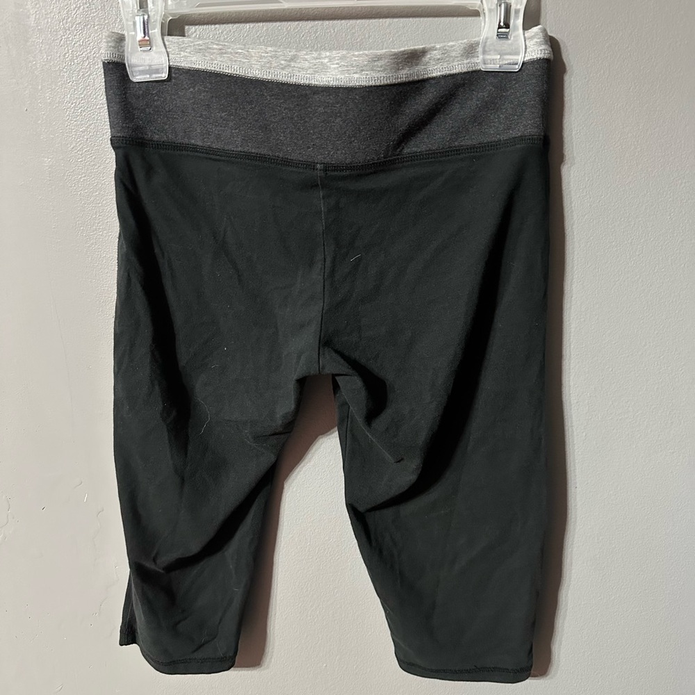 Victorias secret, women’s Capri leggings, medium